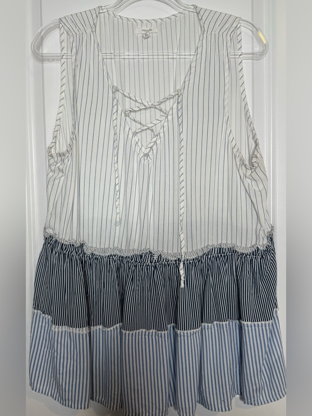 Maurices flowy babydoll White Top with Navy Pinstripes blouse size xl sleeveless